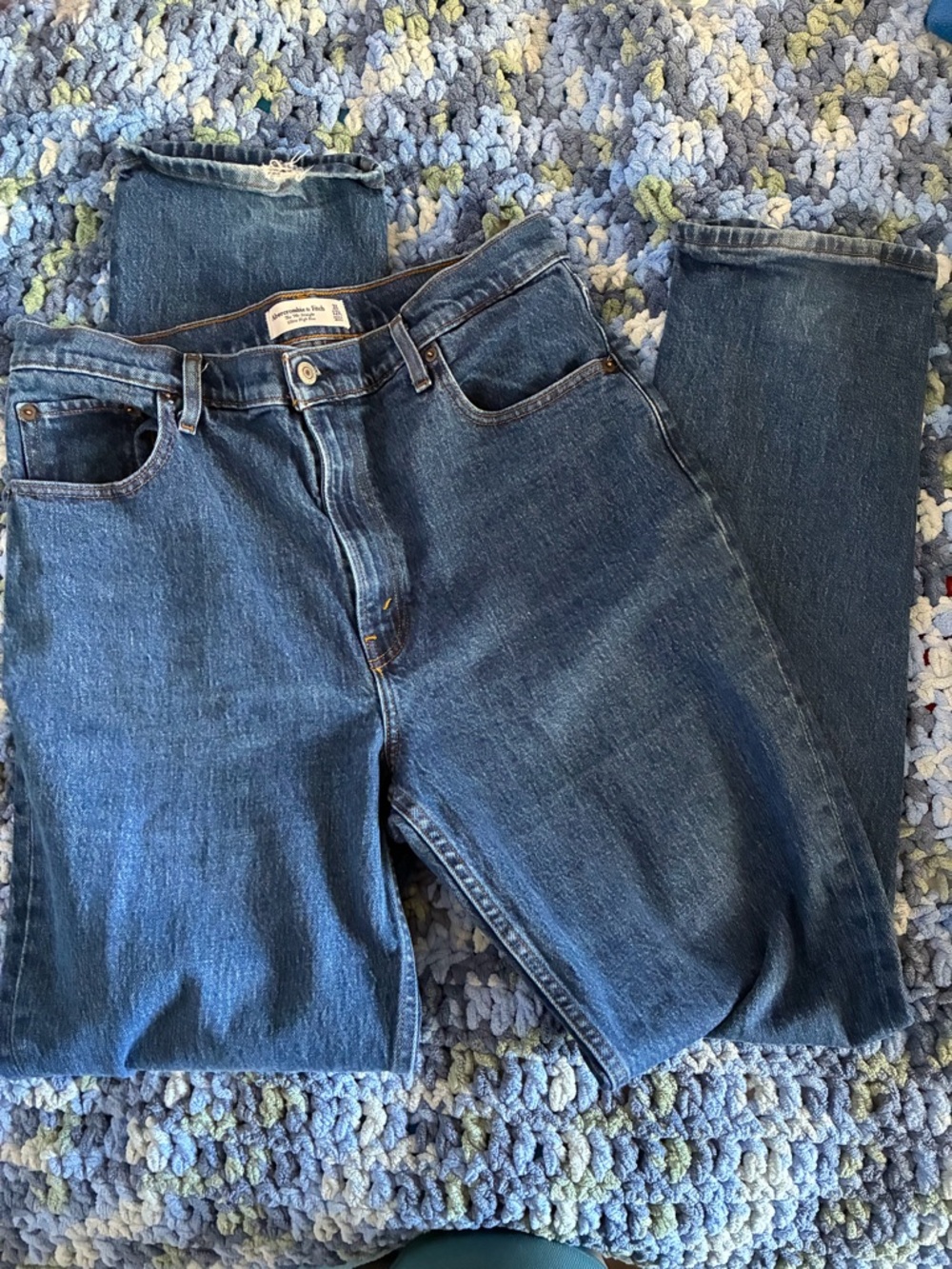 Abercrombie & Fitch Women’s 90’s Relaxed High Rise blue Jeans size 31, size 12
